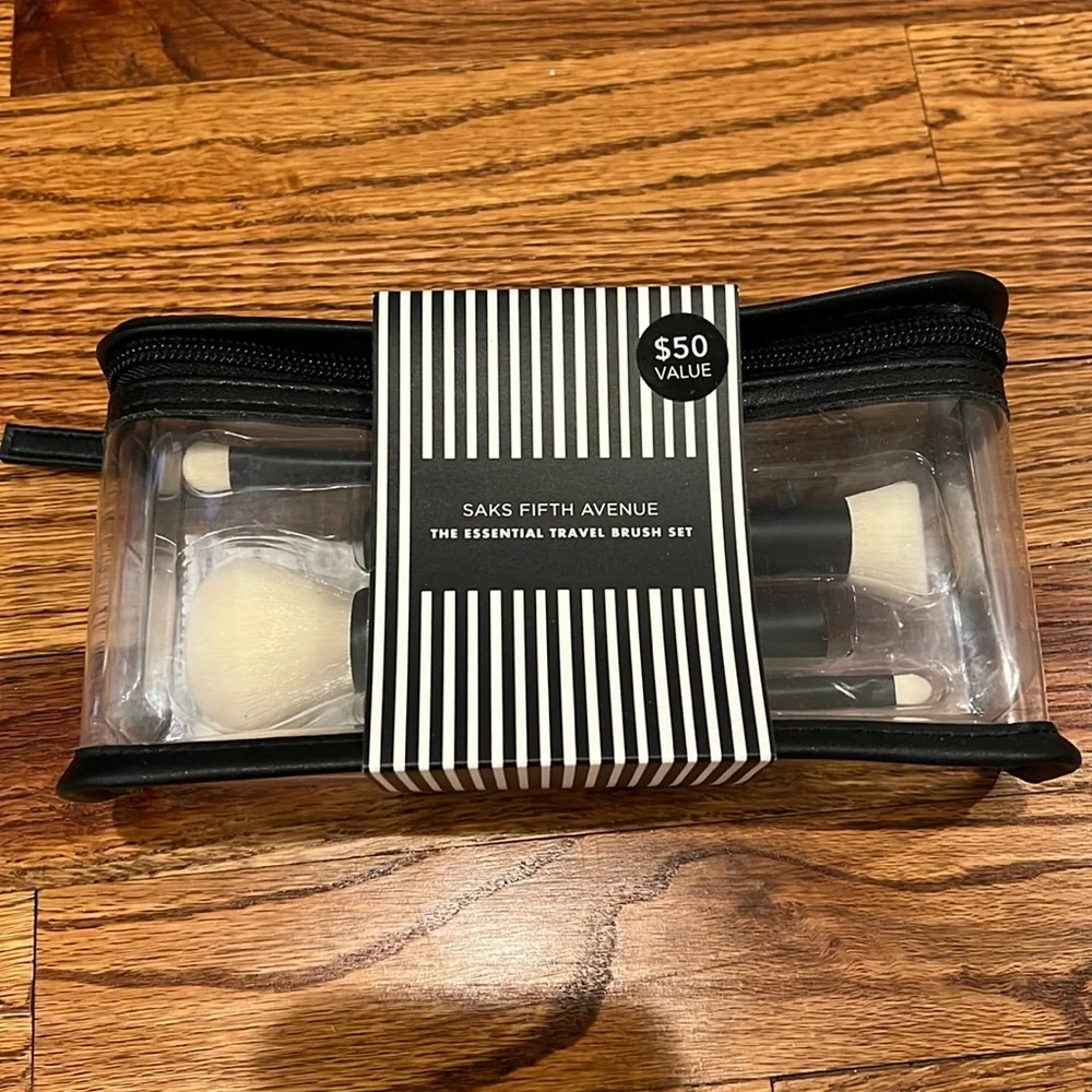 Saks fifth Ave travel makeup brush set new! - Picture 1 of 3